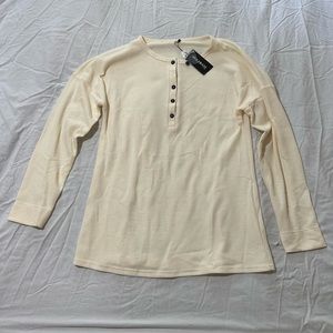 Molerani Women’s Long Sleeve 5 button Shirt. NWT